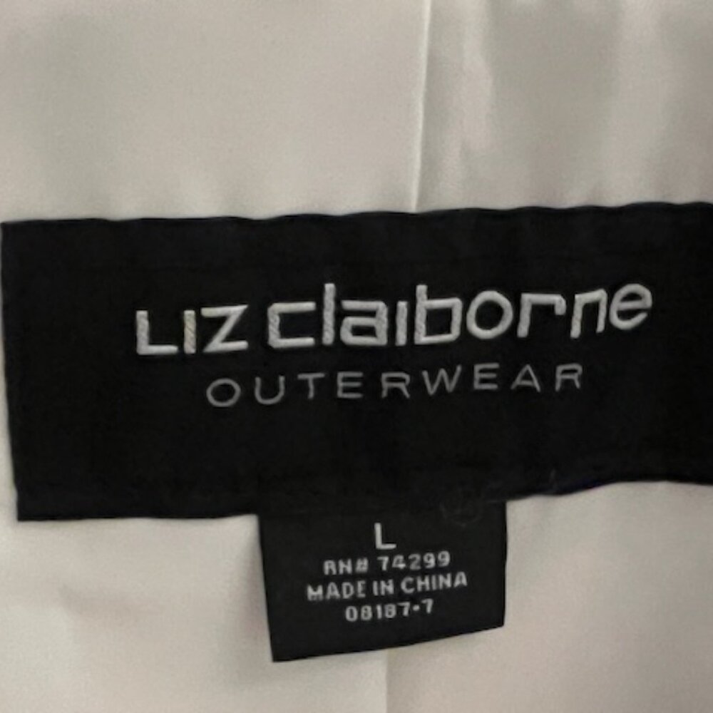 Liz Claiborne Faux Fur - Color: Ivory w/3 Clasps - Size L - Picture 3 of 6